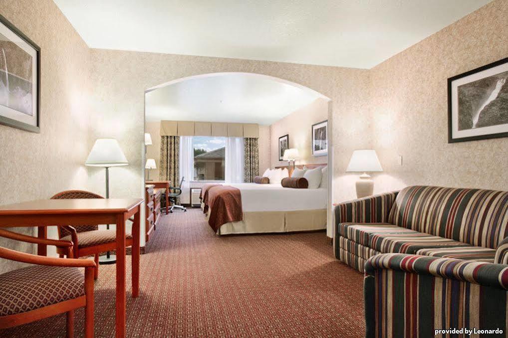 Best Western Cascade Inn & Suites Troutdale Quarto foto